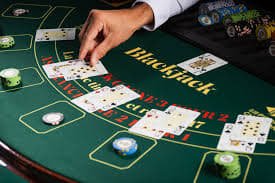 Dasbor multi-olahraga yatoto menampilkan sepak bola, badminton, dan MotoGP